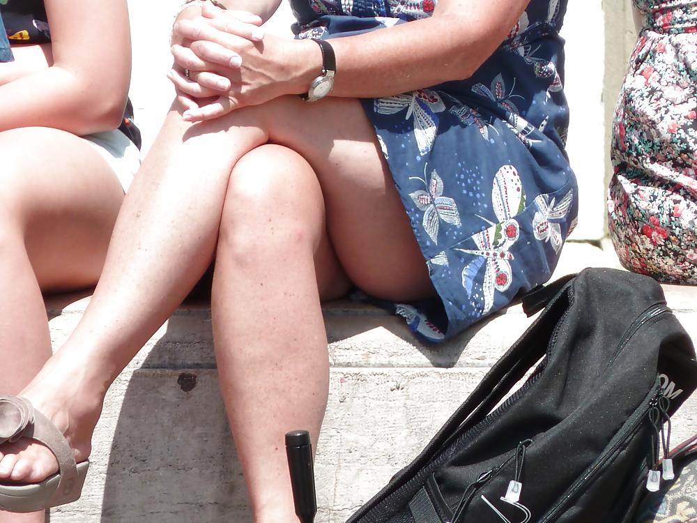 18P Upskirts im Park