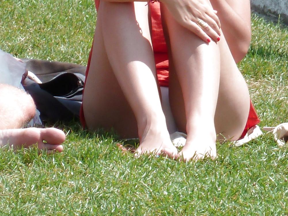 18P Upskirts im Park