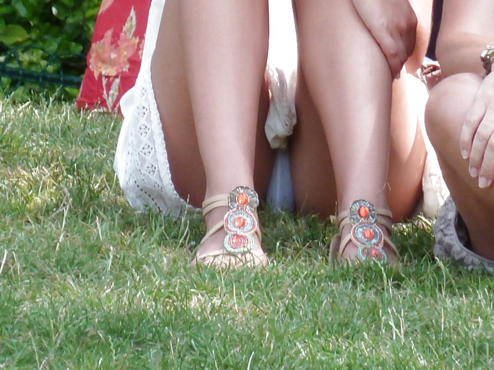 18P Upskirts im Park