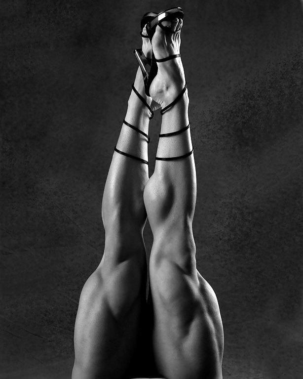25P Nude Female Bodybuilders 8