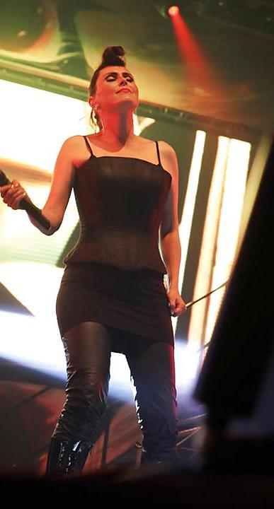 25P Dutch rockstar sharon den adel #2