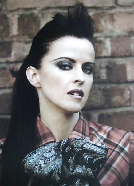 25P Fetish Queen Genevieve Borne 
