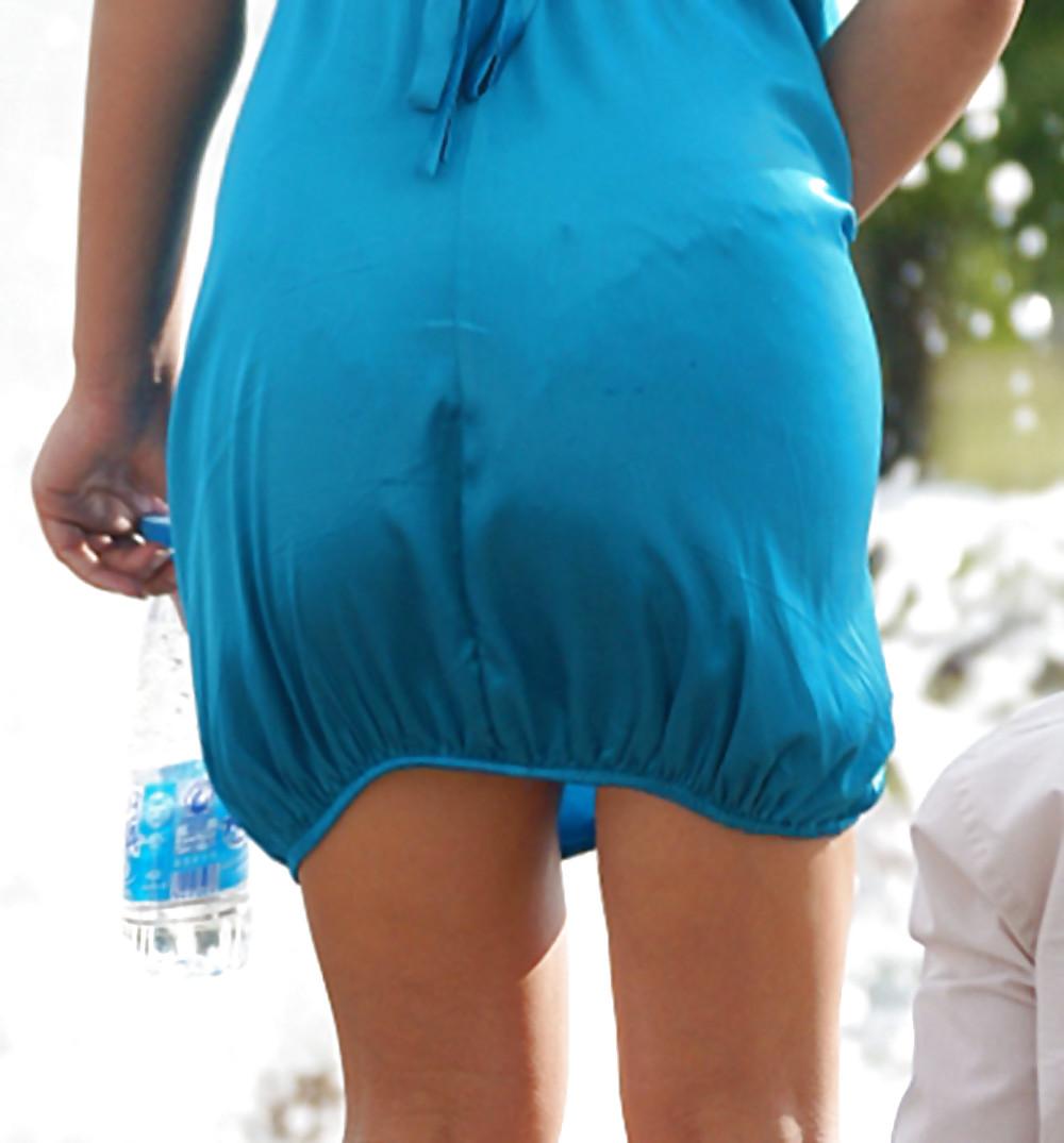 25P In The Streets 110 - Wet Women at the Fontaine (Upskirts)