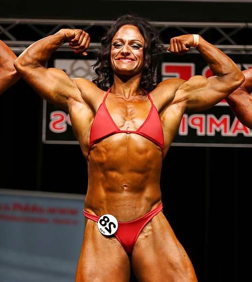 25P Hot Female Bodybuilders