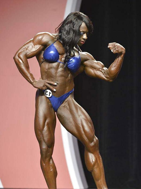 25P Hot Female Bodybuilders