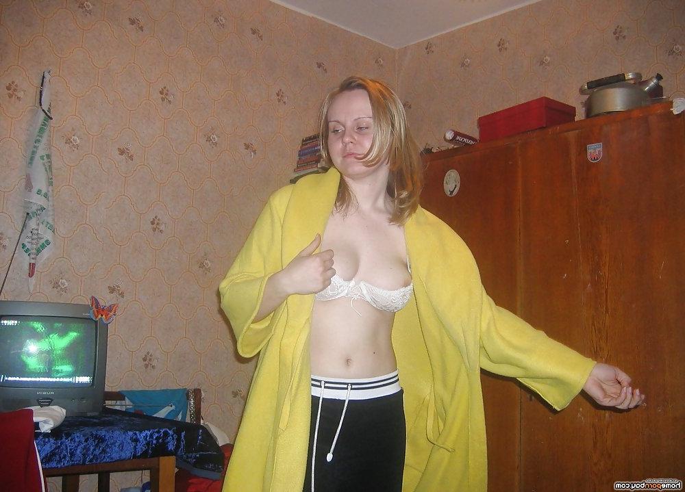 17P Russian amateur girl nude at home