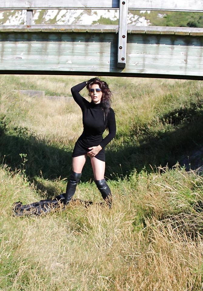 25P Dominatrix Annabelle