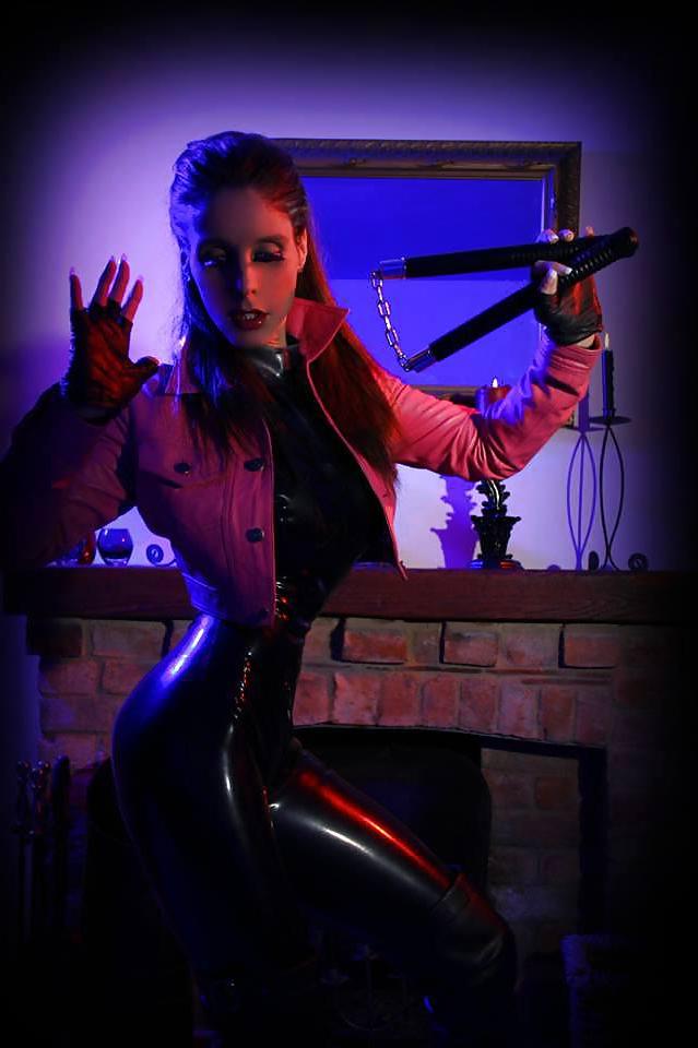 25P Dominatrix Annabelle
