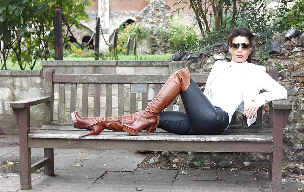 25P Dominatrix Annabelle