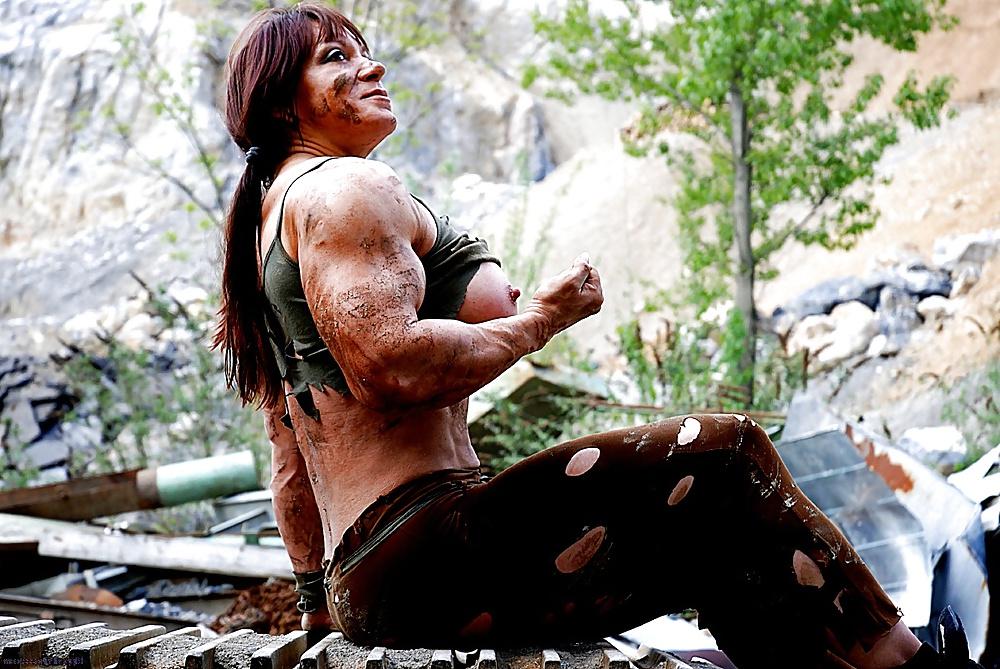 25P Nude Female Bodybuilders 6