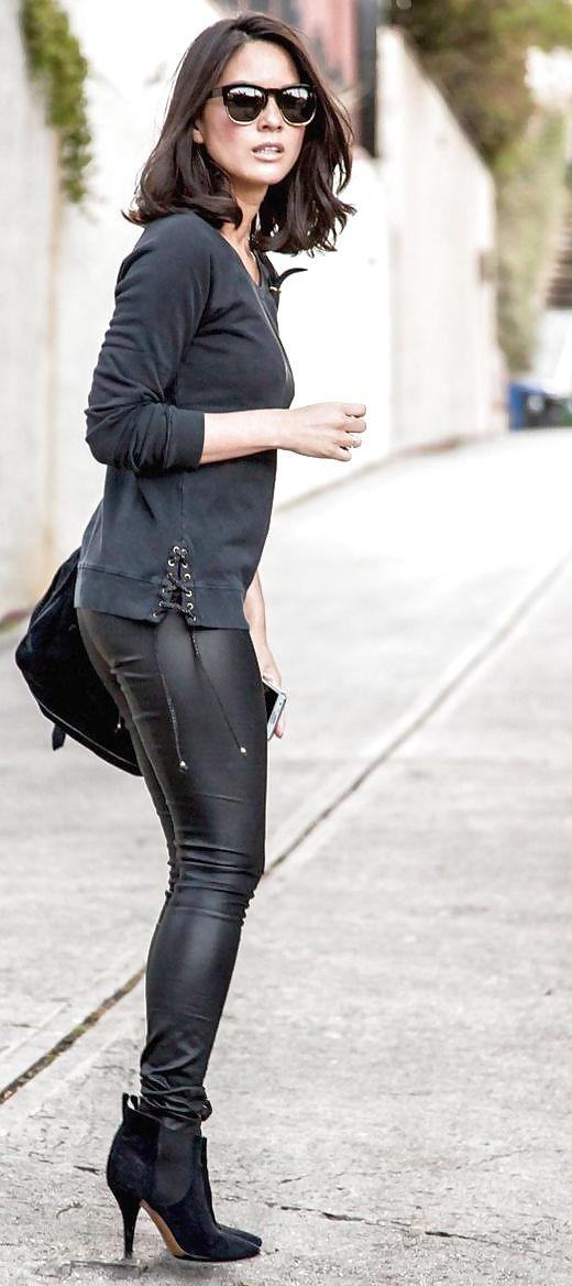 25P Olivia Munn - feet, captions and fakes