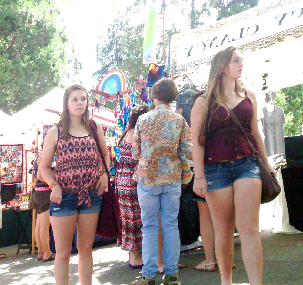 14P Cute Hippy Girls