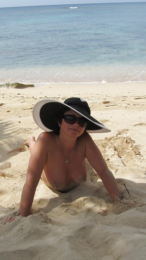 25P Hot Canadian mature