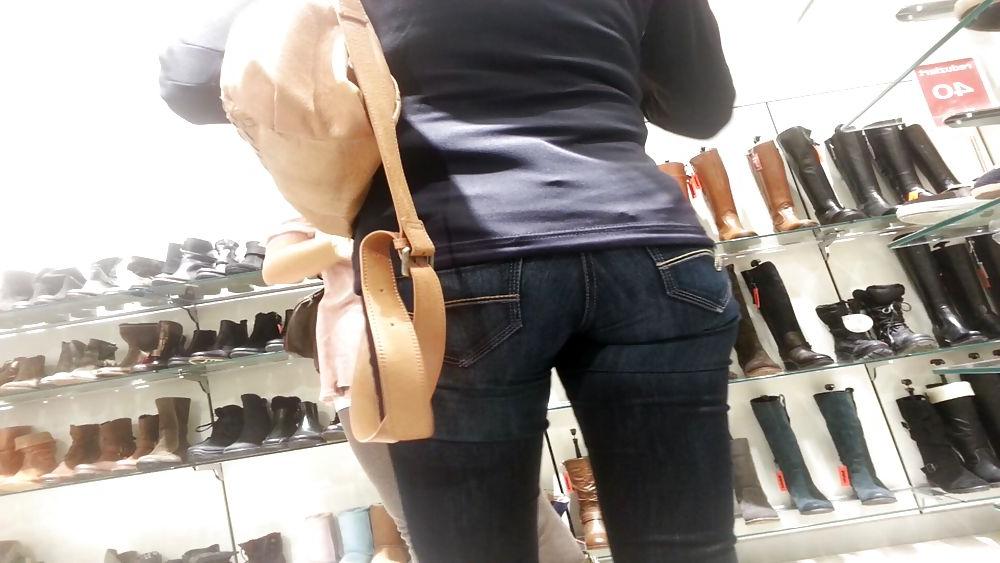 13P Sexy asses at shopping geile popos beim einkaufen