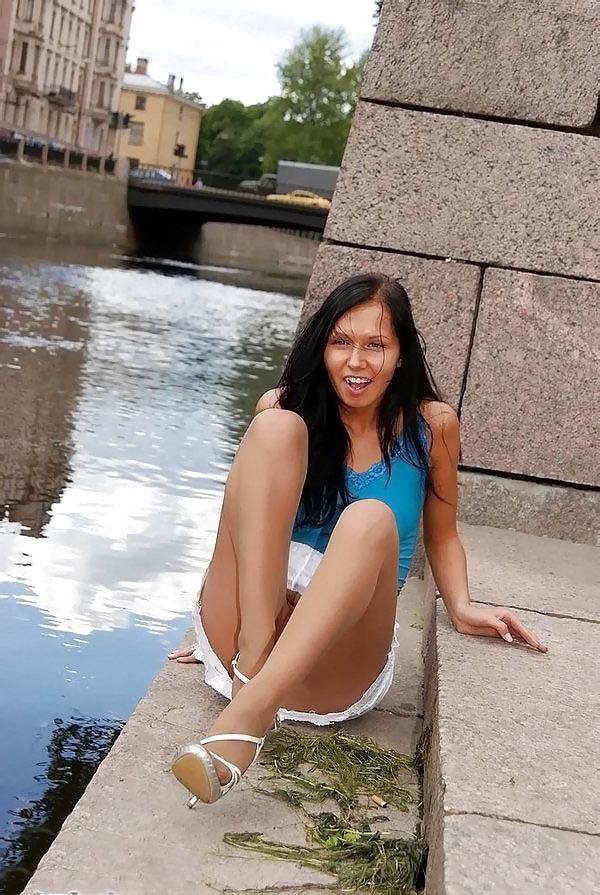 20P Pantyhose Outside