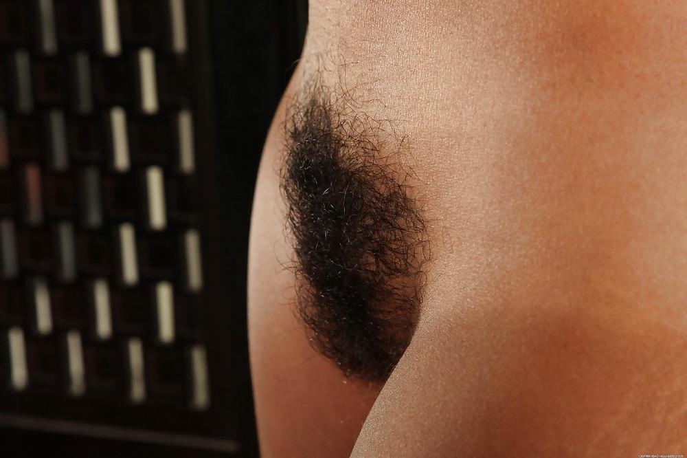 25P From the Moshe Files: Fresh Pussy Hirsute