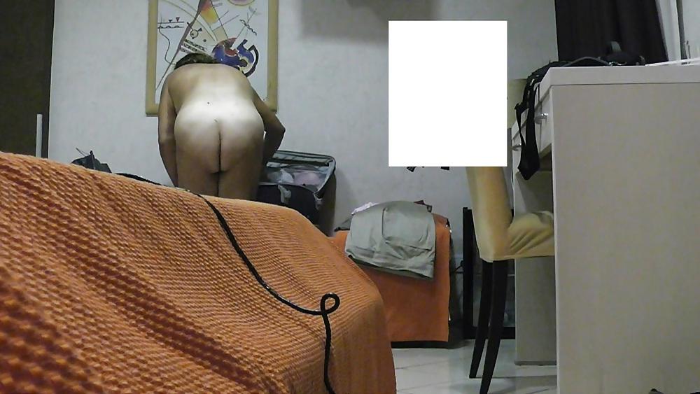 7P Ex in albergo..con culo in mostra