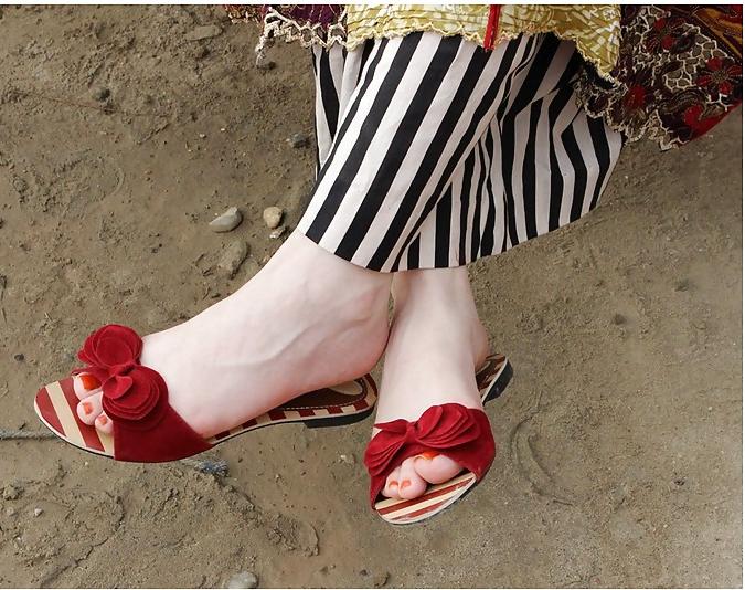 25P A Treat for FEET LOVERS