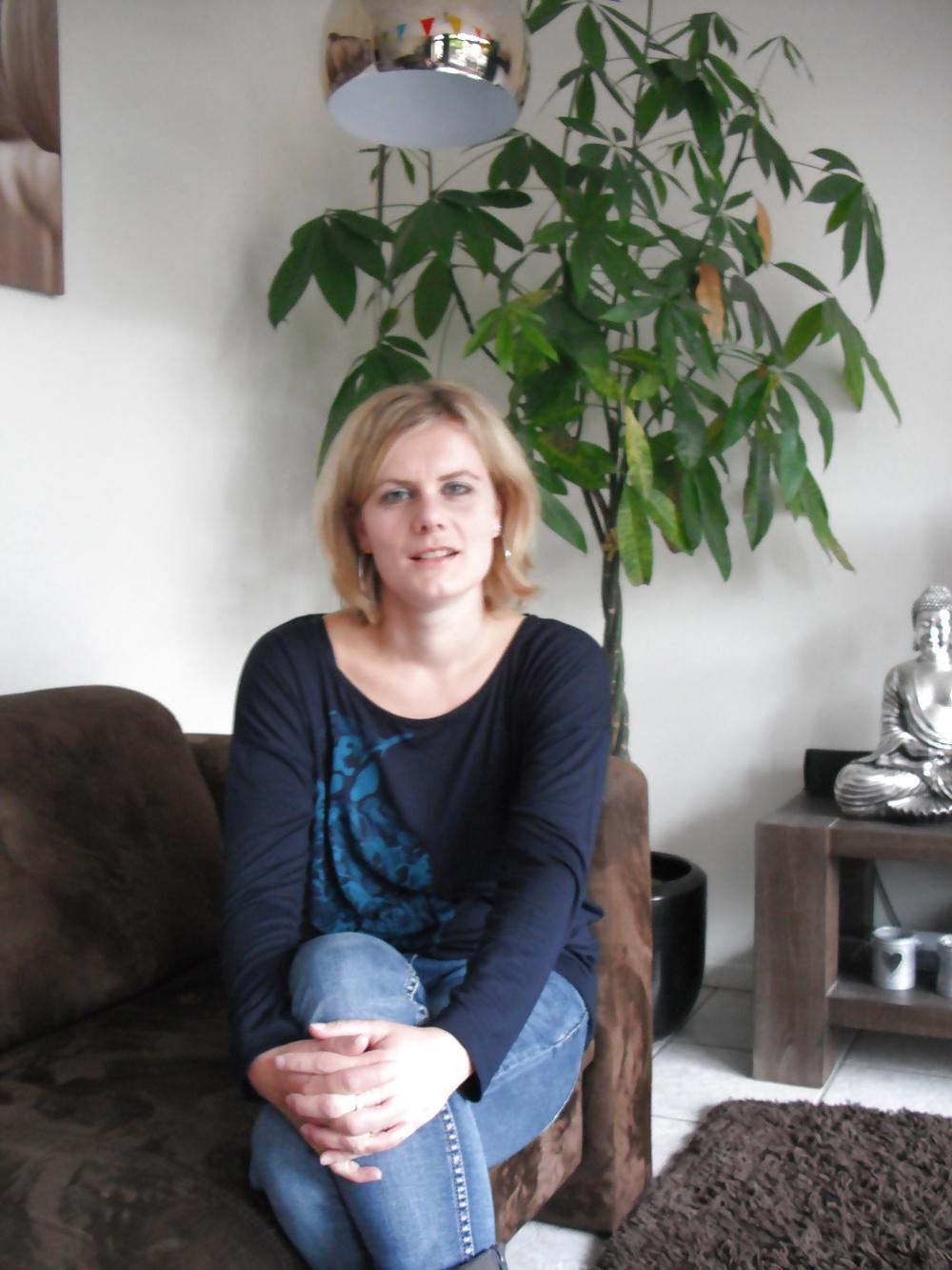 13P Horny dutch mom. How to fuck?