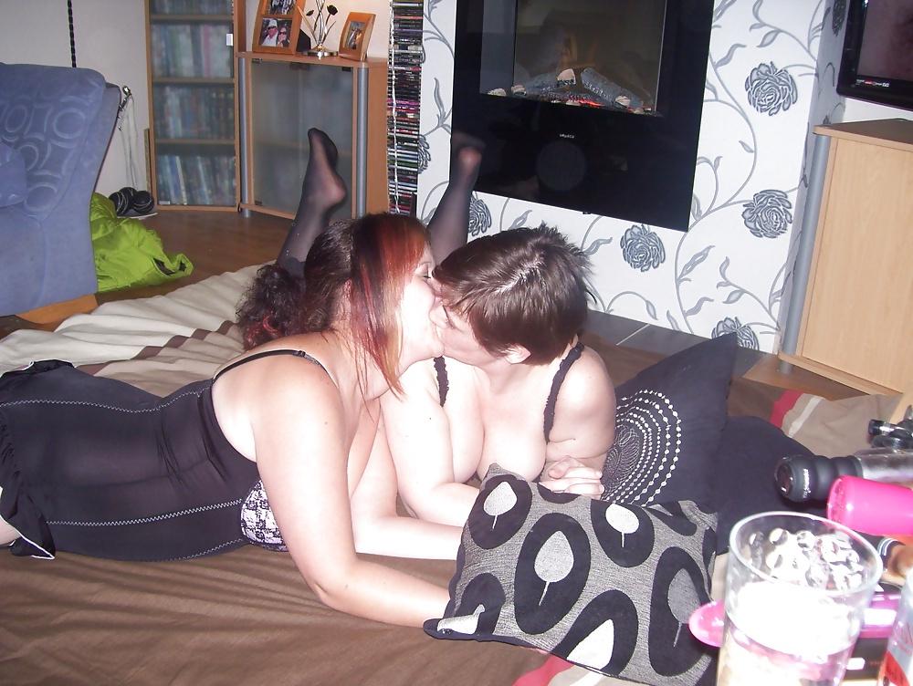 17P Dee and her lady friend