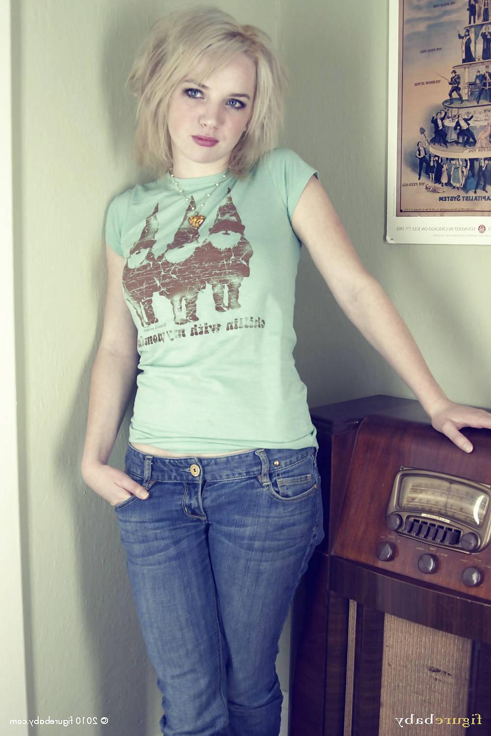 12P Curvy Maya with blonde hair