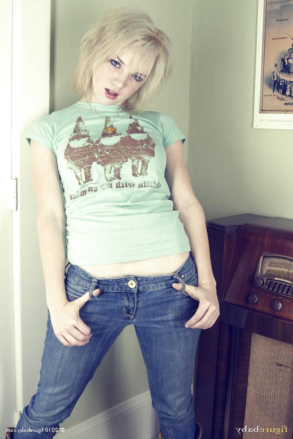12P Curvy Maya with blonde hair