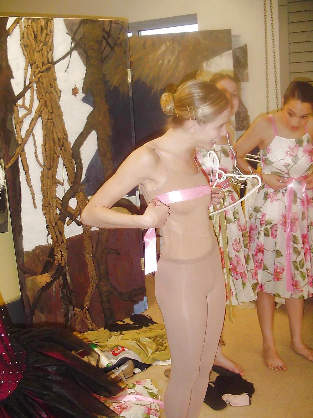 25P Amateurbabes wearing Pantyhose....NICE