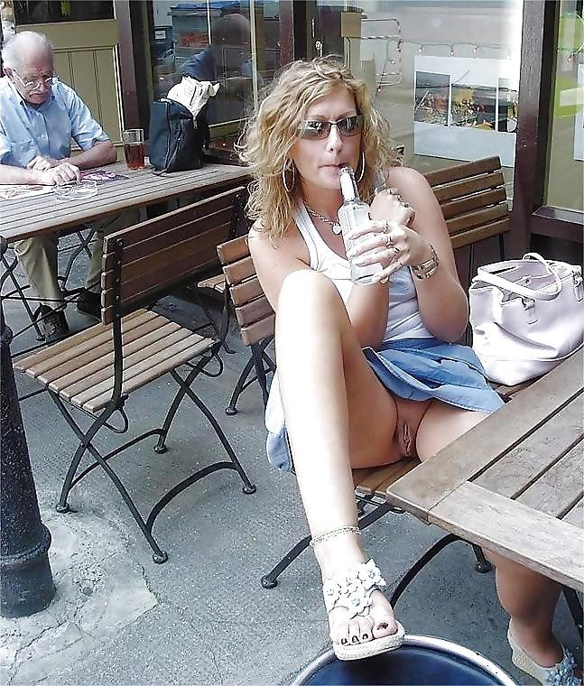 25P Upskirt At The Restaurant 2