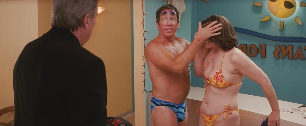 10P Jamie Lee Curtis - Christmas with the Kranks (bikini) 1080p