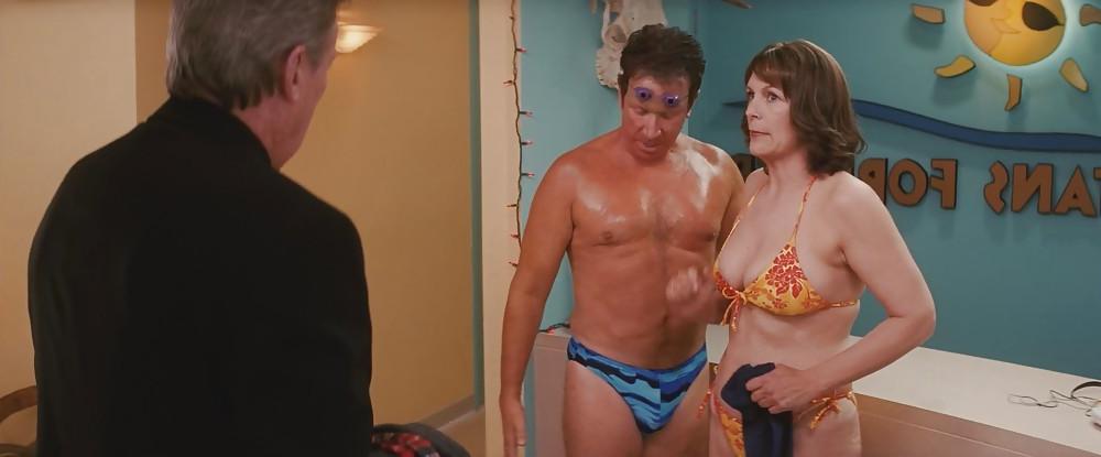 10P Jamie Lee Curtis - Christmas with the Kranks (bikini) 1080p