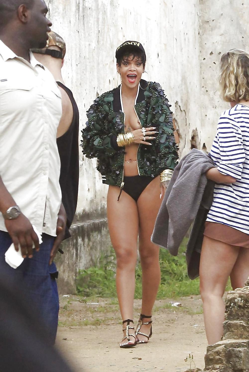 16P RIHANNA CAMELTOE - PRACTICALLY COMPLETE NAKED