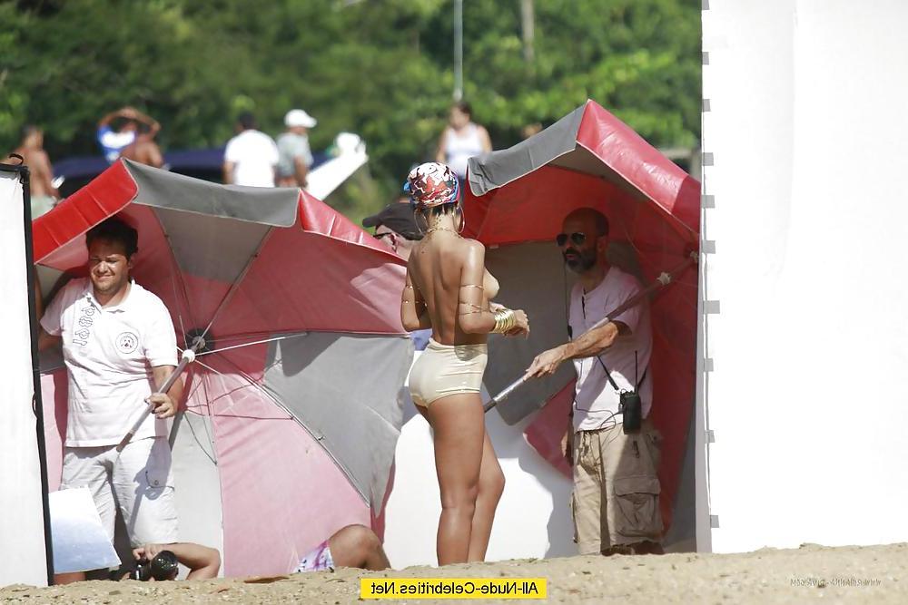 16P RIHANNA CAMELTOE - PRACTICALLY COMPLETE NAKED