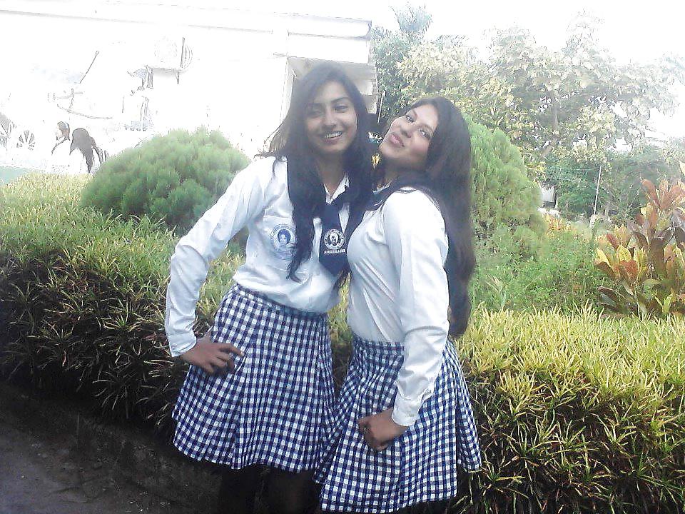 25P Pantyhose en la escuela latinas