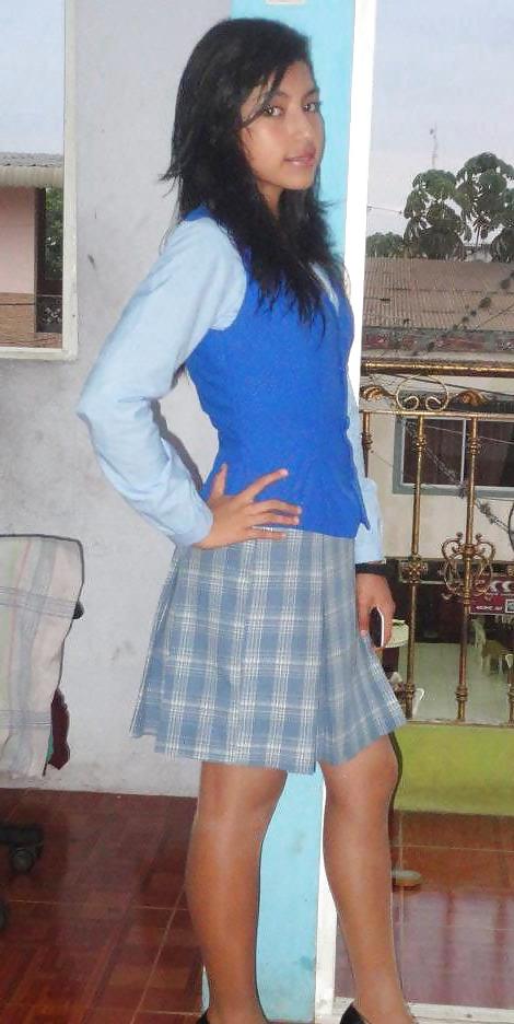 25P Pantyhose en la escuela latinas