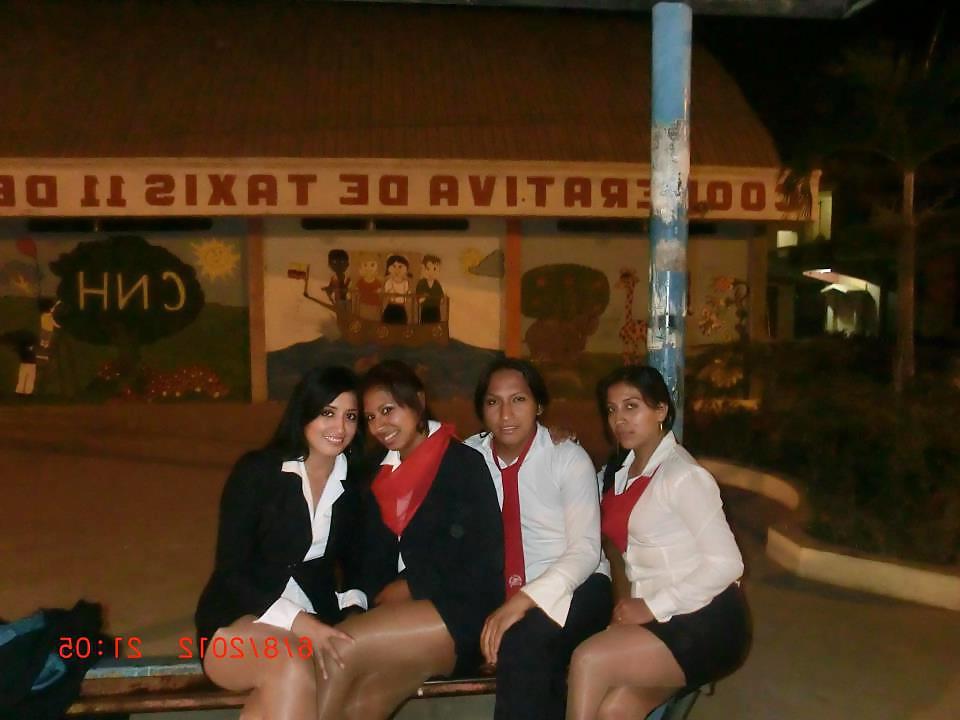 25P Pantyhose en la escuela latinas