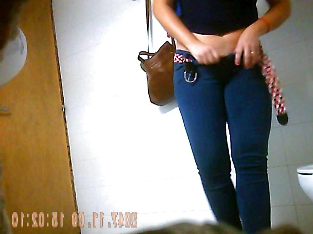22P Cleaning girl 2