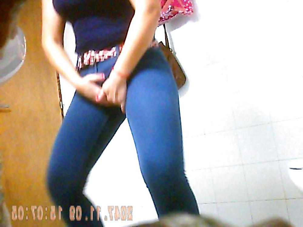 22P Cleaning girl 2