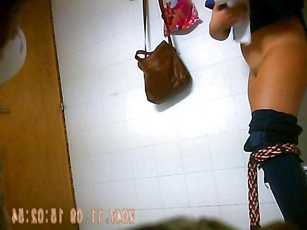 22P Cleaning girl 2