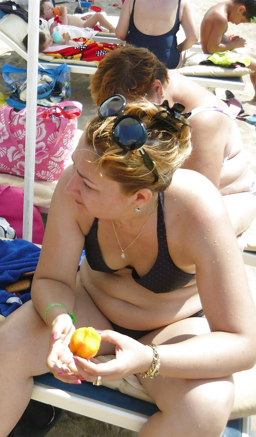25P Sexy matures summer beach