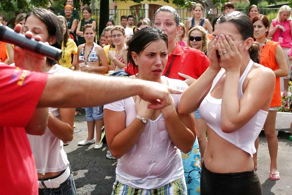25P Wet t-shirt party 