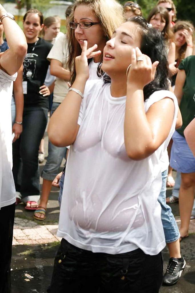 25P Wet t-shirt party 