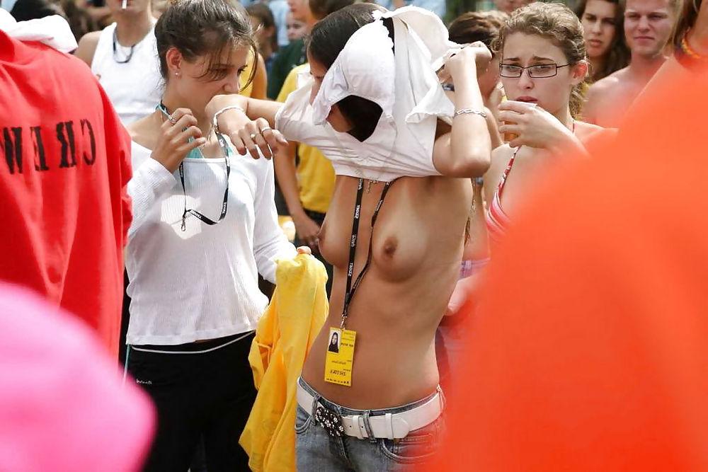 25P Wet t-shirt party 