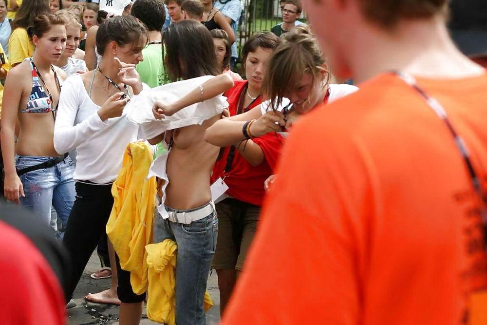 25P Wet t-shirt party 