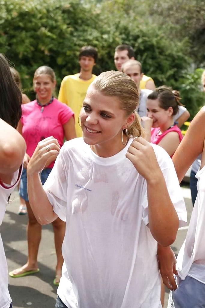 25P Wet t-shirt party 