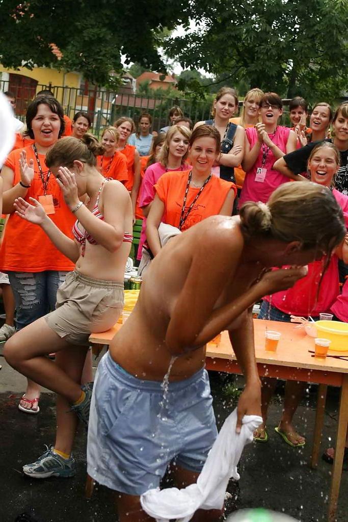 25P Wet t-shirt party 