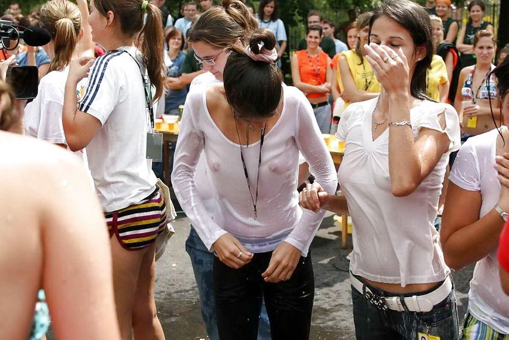 25P Wet t-shirt party 