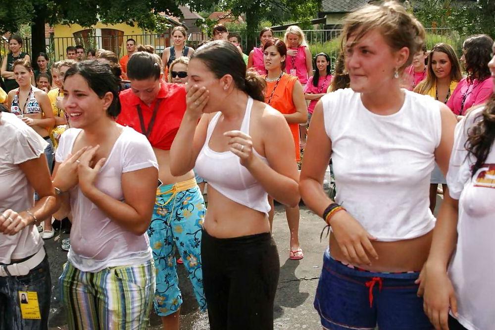 25P Wet t-shirt party 