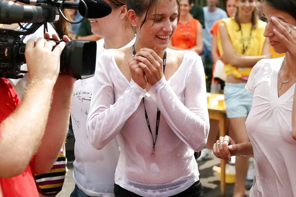 25P Wet t-shirt party 
