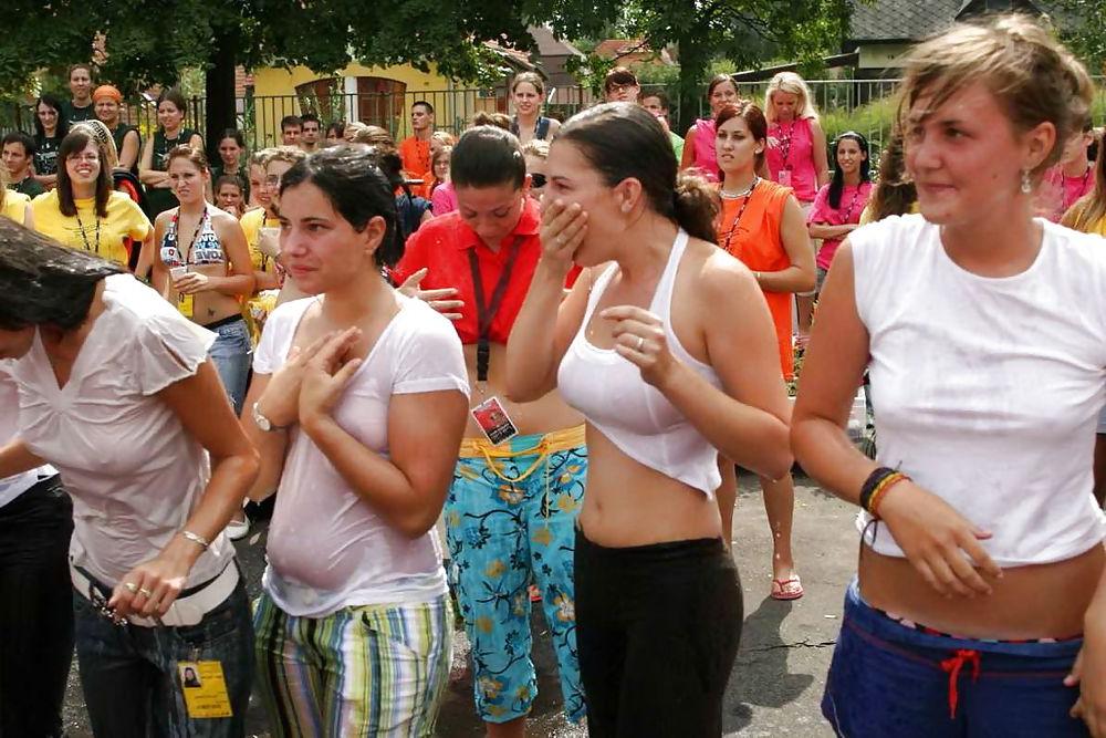 25P Wet t-shirt party 