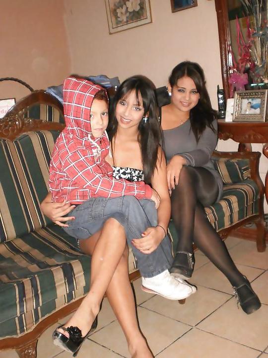 25P Mexicanitas amateurs in pantyhose and pantimedias